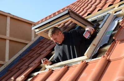 Pose de fenêtres de toit Velux à Longuevillette